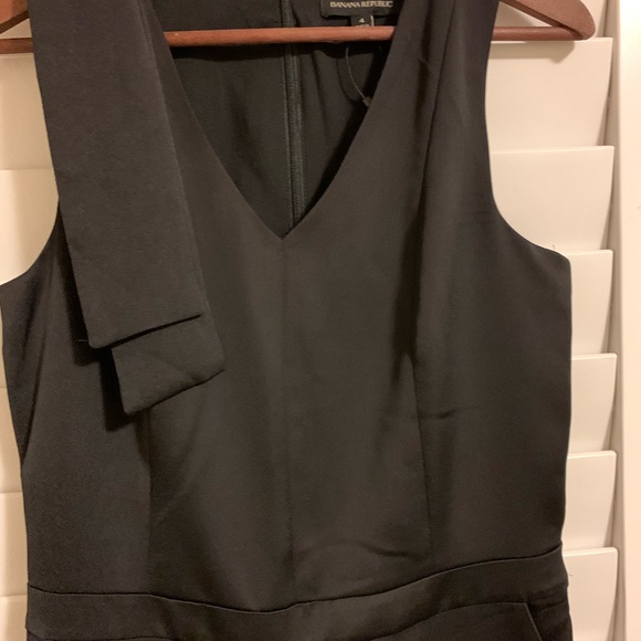 Black sleeveless jumpsuit from Banana Republic - Picture 2 of 4